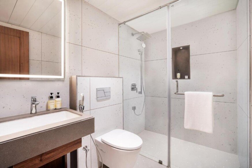 Lemon Tree Hotel bathroon Rajkot