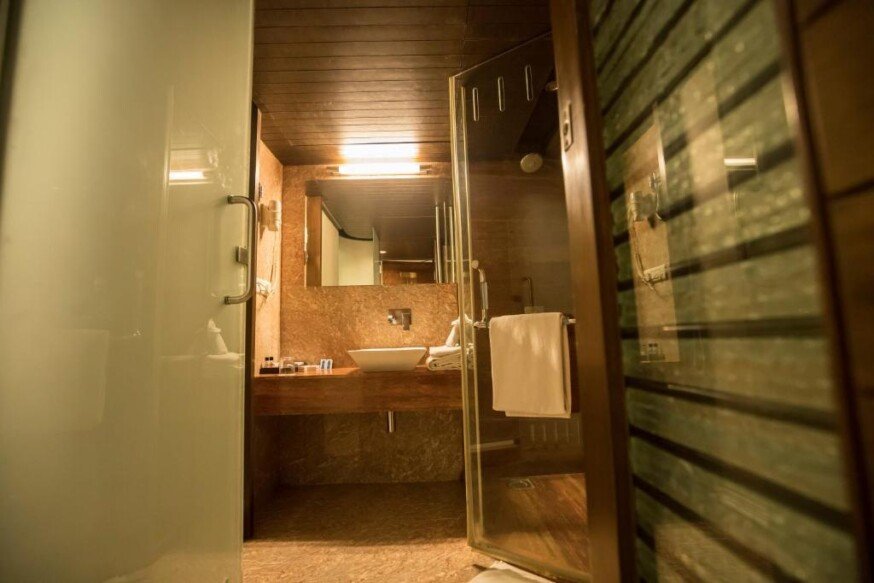 bathroom Bizz The Hotel