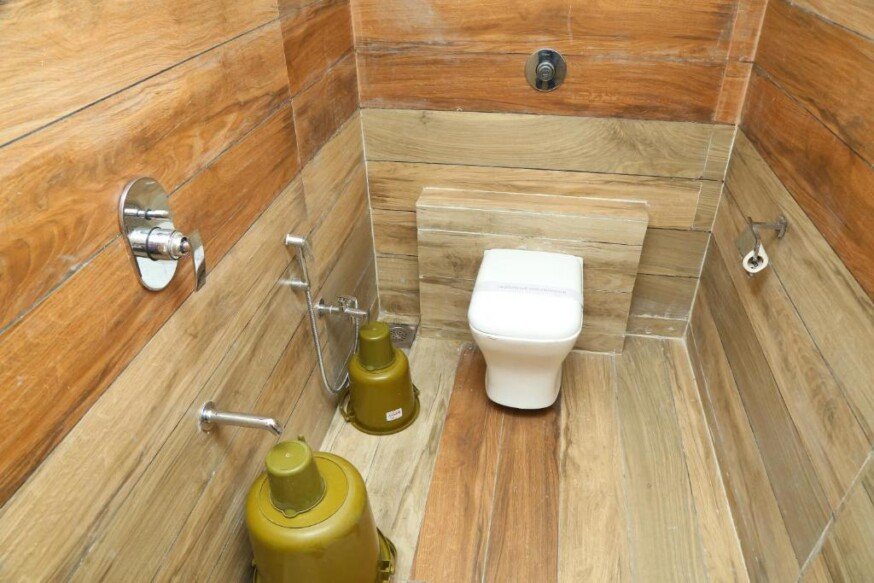 bathroom Hotel Rivera rajkot