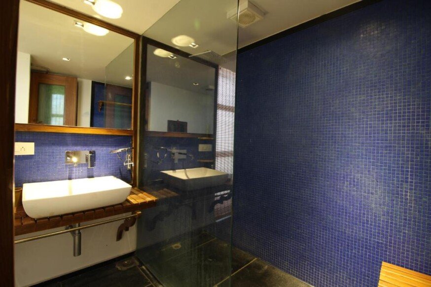 bathtroom The Sky Imperial Aarivaa Luxury Stays