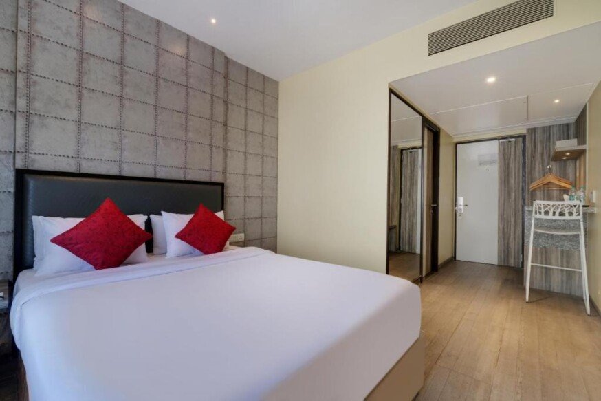 7 Apple Hotel Vadodara room
