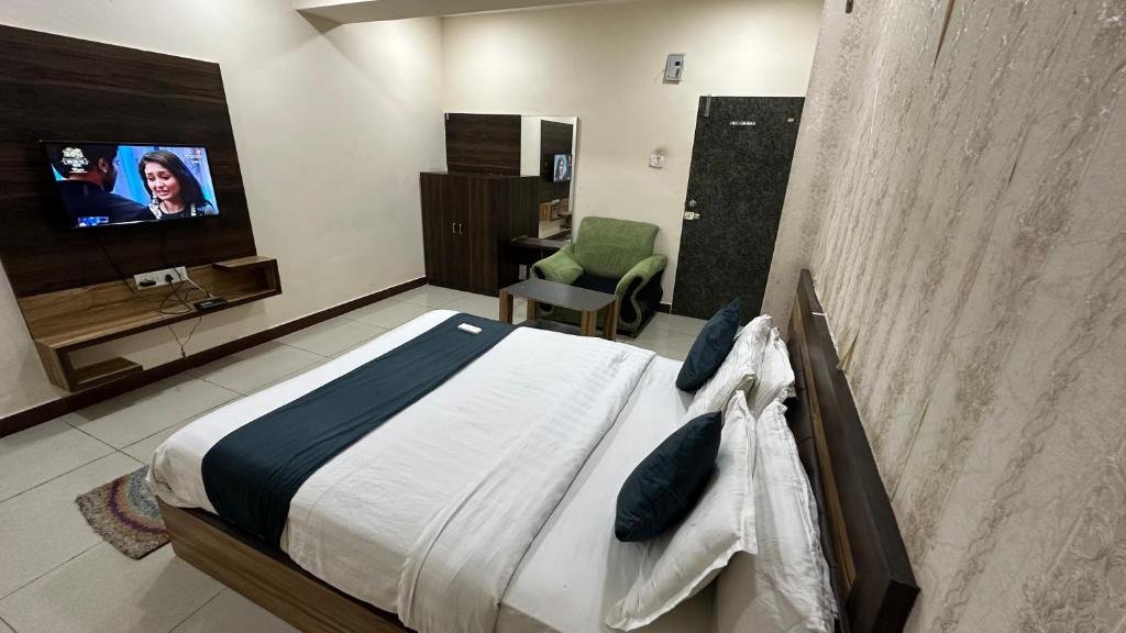 Hotel New Shiv Kunj room vadodara