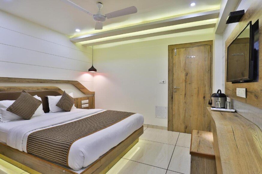 airport hotel vadodara Hotel Pearl