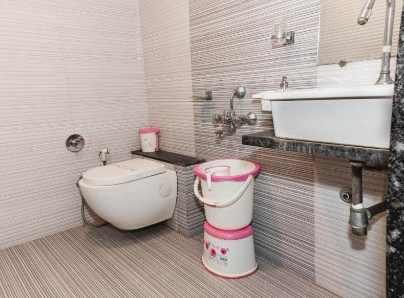 bathroom Hotel Amber Railway station