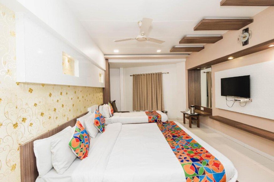 room Hotel Amber Railway station vadodara