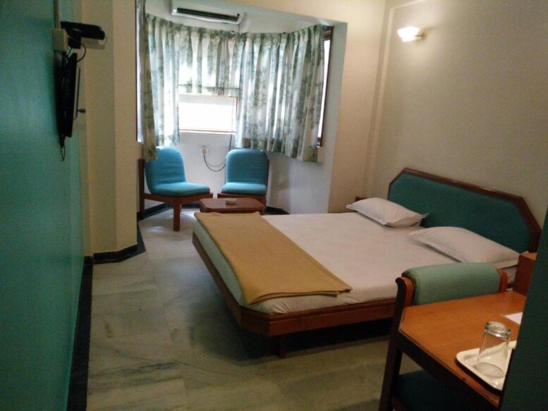 room Hotel GRG vadodara