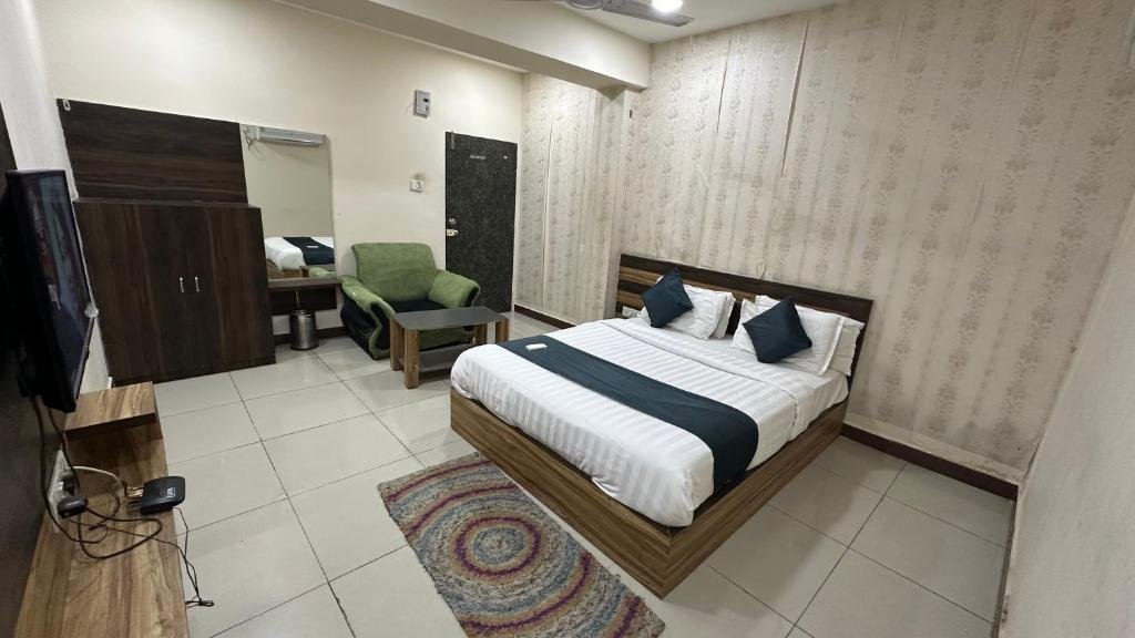 room Hotel New Shiv Kunj vadodara