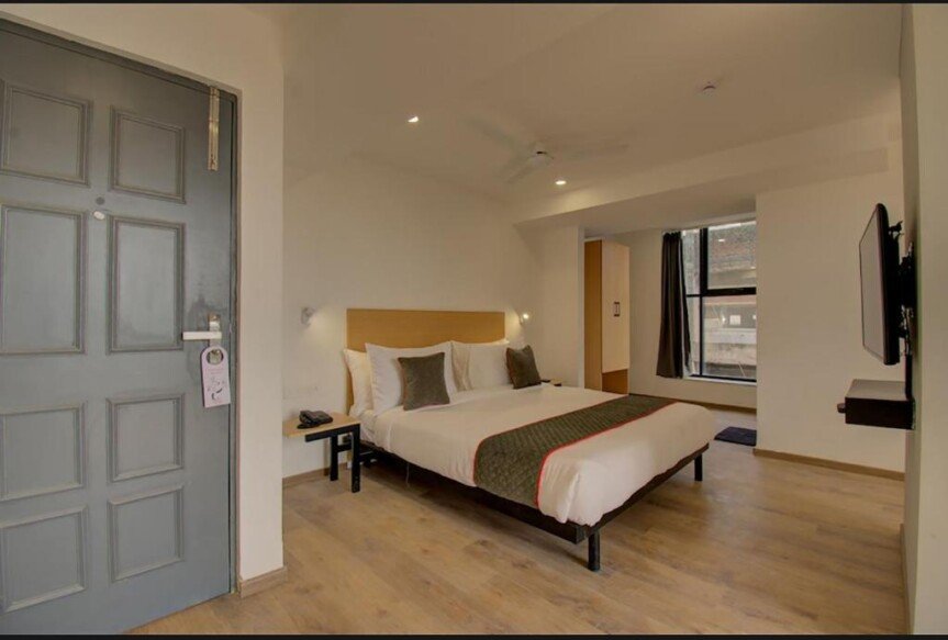 room Shagun Hotel vadodara
